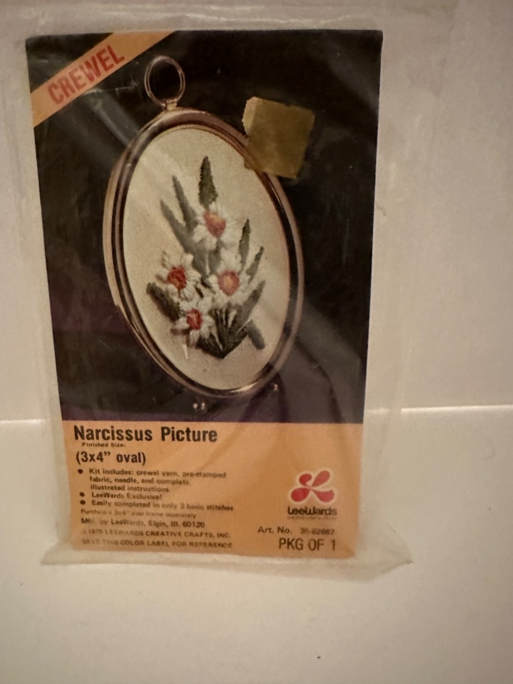 VTG Leewards Crewel Embroidery Kit Narcissus Picture 1975 SEALED